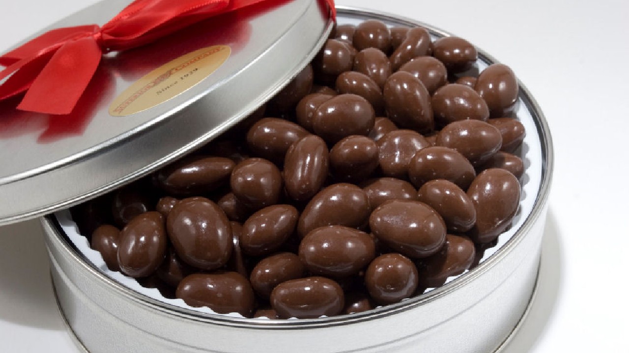 National Chocolate Covered Nut Day चॉकलेट कवर्ड नट डे आज, ऐसे इस दिन