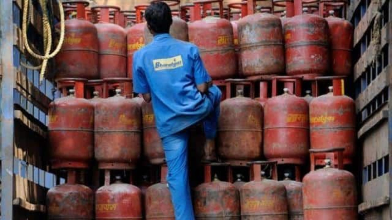 Congress on LPG Price Hike