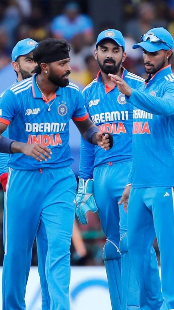 मुंबई इंडियंस  (MI)