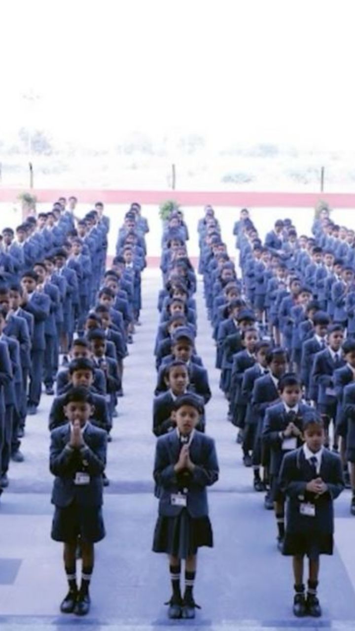15-17 लाख रुपये के बीच वार्षिक फीस