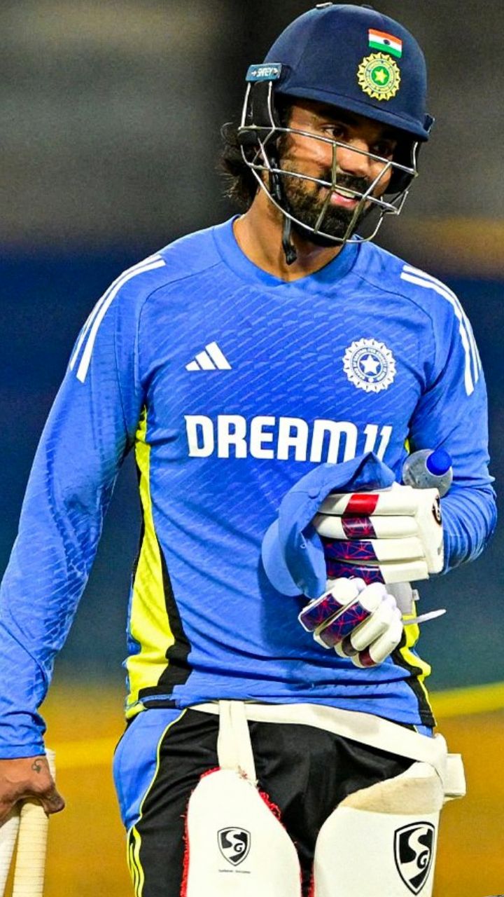 फैंस लुटा रहे प्यार