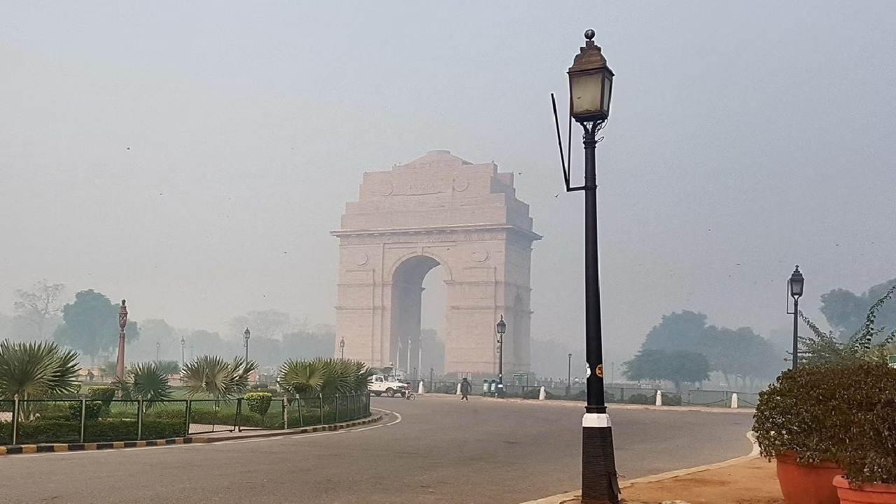 Weather Update: दिल्ली में बदला मौसम का मिजाज, हो रहा हल्की ठंड का एहसास...जानें अन्य राज्यों का हाल