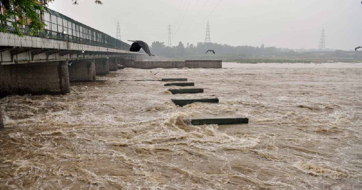 दिल्ली में यमुना के जलस्तर ने तोड़ा 45 सालों का रिकॉर्ड,  कई इलाकों के लिए धारा 144 लागू